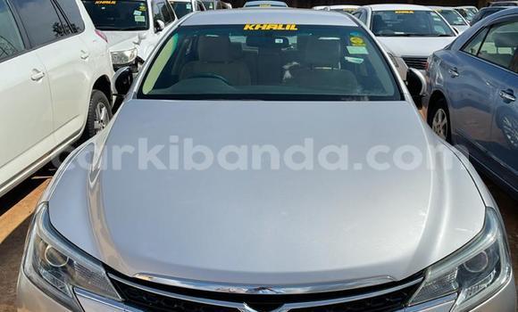 Gura Nshya Toyota Mark X Silver Imodoka i Kampala mu Uganda
