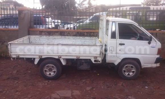 Gura Yakoze Toyota Town Ace White Imodoka i Arua mu Uganda Gura Yakoze Toyota Town Ace White Imodoka i Arua mu Uganda