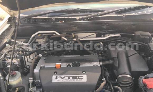 Gura Yakoze Honda CR–V White Imodoka i Kampala mu Uganda Gura Yakoze Honda CR–V White Imodoka i Kampala mu Uganda