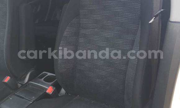 Gura Yakoze Honda CR–V White Imodoka i Kampala mu Uganda Gura Yakoze Honda CR–V White Imodoka i Kampala mu Uganda