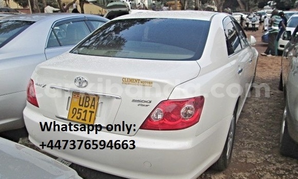 Gura Yakoze Toyota Mark X White Imodoka i Kampala mu Uganda Gura Yakoze Toyota Mark X White Imodoka i Kampala mu Uganda