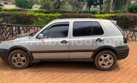 Gura Yakoze Volkswagen Golf Silver Imodoka i Kampala mu Uganda Gura Yakoze Volkswagen Golf Silver Imodoka i Kampala mu Uganda