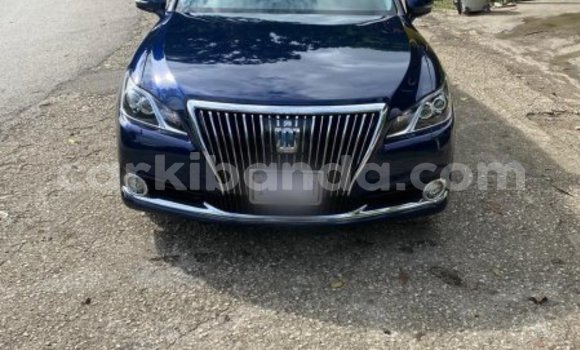 Nunua Ilio tumika Toyota Crown Majesta Nyeusi Gari ndani ya Kampala nchini Uganda