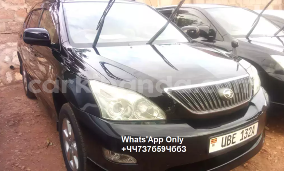 Gura Yakoze Toyota Harrier Black Imodoka i Kampala mu Uganda Gura Yakoze Toyota Harrier Black Imodoka i Kampala mu Uganda