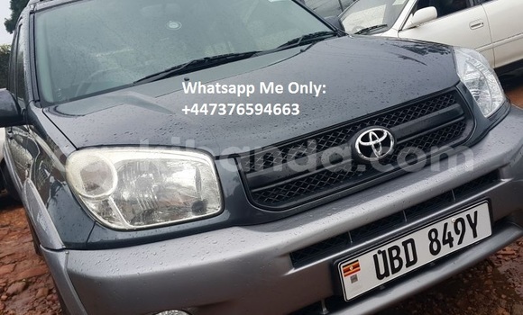 Nunua Ilio tumika Toyota RAV4 Fedha Gari ndani ya Kampala nchini Uganda Nunua Ilio tumika Toyota RAV4 Fedha Gari ndani ya Kampala nchini Uganda