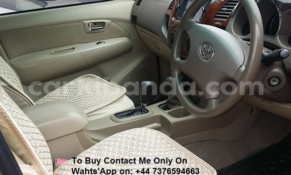 Nunua Ilio tumika Toyota Fortuner Beige Gari ndani ya Kampala nchini Uganda Nunua Ilio tumika Toyota Fortuner Beige Gari ndani ya Kampala nchini Uganda