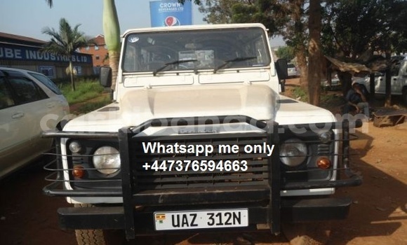 Nunua Ilio tumika Land Rover Defender Fedha Gari ndani ya Kampala nchini Uganda