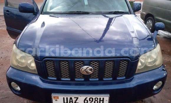 Gura Yakoze Toyota Kluger Blue Imodoka i Mukono mu Uganda