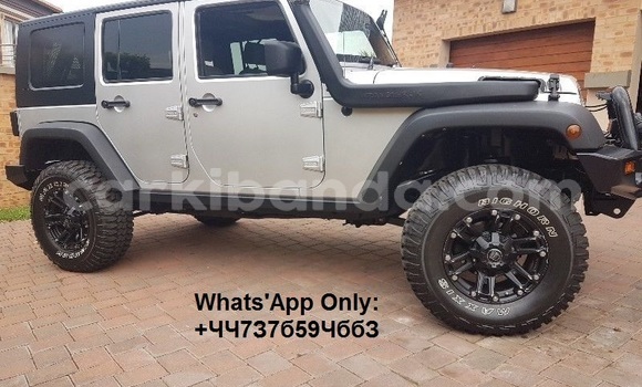 Gura Yakoze Jeep Wrangler Silver Imodoka i Kampala mu Uganda