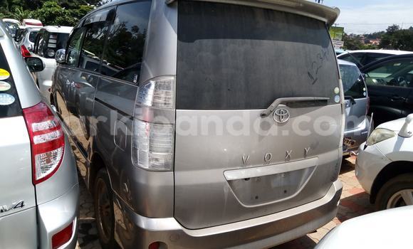 Nunua Ilio tumika Toyota Voxy Fedha Gari ndani ya Adjumani nchini Kaskazini Nunua Ilio tumika Toyota Voxy Fedha Gari ndani ya Adjumani nchini Kaskazini