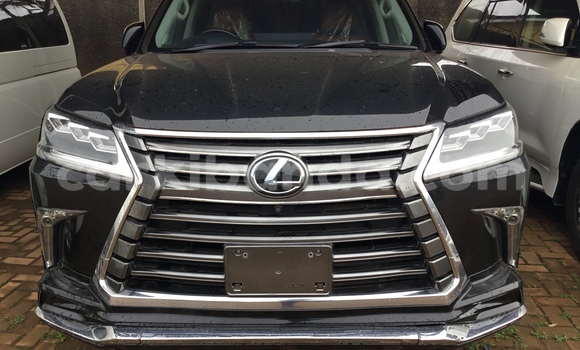 Nunua Ilio tumika Lexus LX 570 Nyeusi Gari ndani ya Kampala nchini Uganda