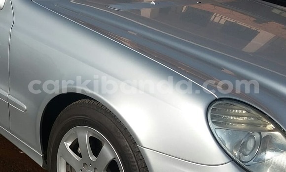 Acheter Occasion Voiture Mercedes‒Benz E–Class Gris à Kampala, Ouganda Acheter Occasion Voiture Mercedes‒Benz E–Class Gris à Kampala, Ouganda