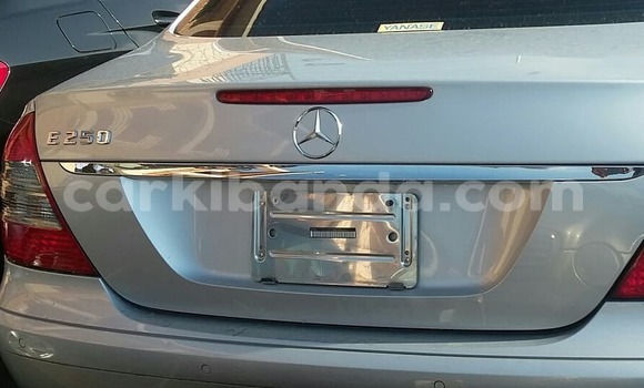 Acheter Occasion Voiture Mercedes‒Benz E–Class Gris à Kampala, Ouganda Acheter Occasion Voiture Mercedes‒Benz E–Class Gris à Kampala, Ouganda