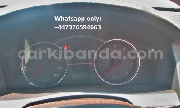 Gura Yakoze Toyota Mark X White Imodoka i Kampala mu Uganda Gura Yakoze Toyota Mark X White Imodoka i Kampala mu Uganda