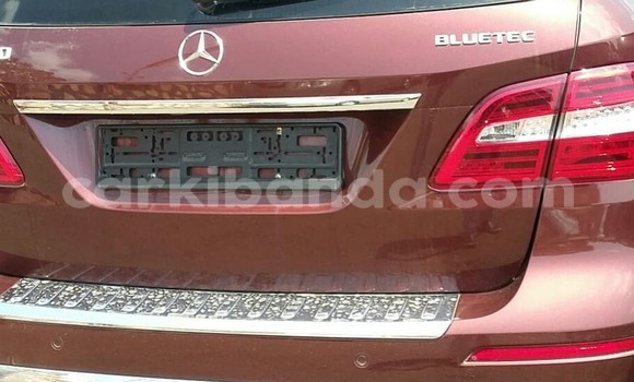 Acheter Occasion Voiture Mercedes‒Benz ML–Class Rouge à Kampala, Ouganda Acheter Occasion Voiture Mercedes‒Benz ML–Class Rouge à Kampala, Ouganda