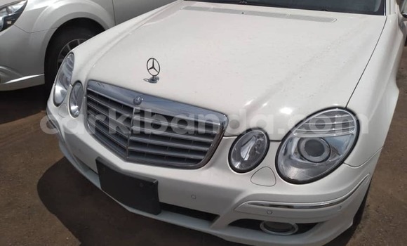 Buy Used Mercedes‒Benz E–Class White Car in Adjumani in Northern Buy Used Mercedes‒Benz E–Class White Car in Adjumani in Northern