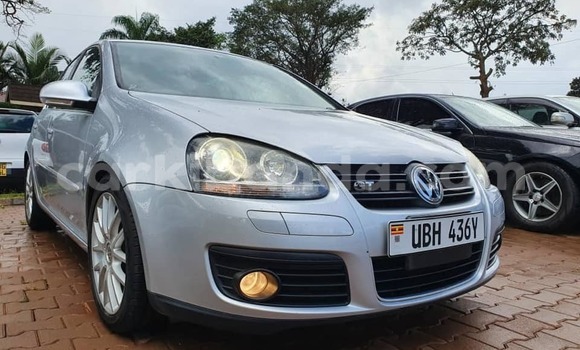 Nunua Ilio tumika Volkswagen Golf Fedha Gari ndani ya Adjumani nchini Kaskazini