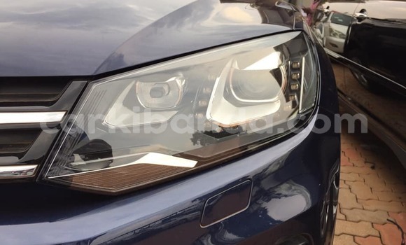 Nunua Ilio tumika Volkswagen Touareg Bluu Gari ndani ya Adjumani nchini Kaskazini