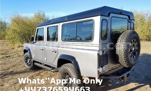 Nunua Ilio tumika Land Rover Defender Fedha Gari ndani ya Kampala nchini Uganda Nunua Ilio tumika Land Rover Defender Fedha Gari ndani ya Kampala nchini Uganda