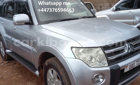 Gura Yakoze Mitsubishi Pajero Silver Imodoka i Kampala mu Uganda