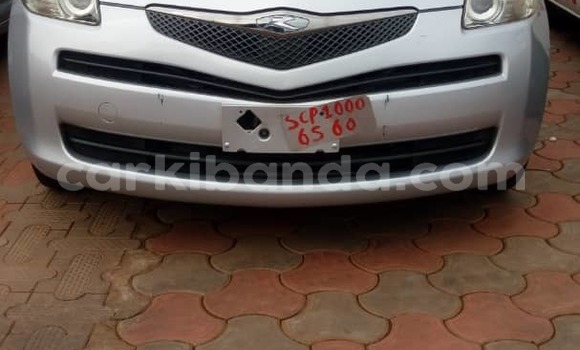 Acheter Occasion Voiture Toyota Ractis Gris à Kampala, Ouganda