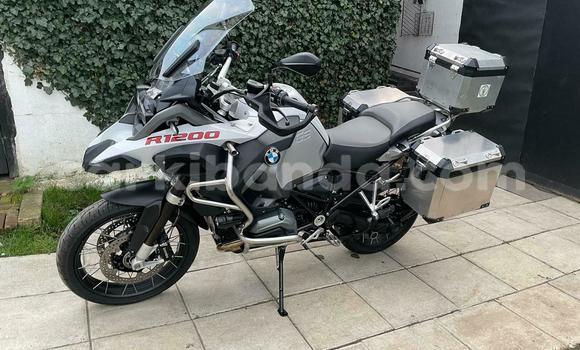 Gura Yakoze BMW R1200GS Adventure Beige Bike i Kampala mu Uganda Gura Yakoze BMW R1200GS Adventure Beige Bike i Kampala mu Uganda