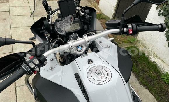 Gura Yakoze BMW R1200GS Adventure Beige Bike i Kampala mu Uganda Gura Yakoze BMW R1200GS Adventure Beige Bike i Kampala mu Uganda