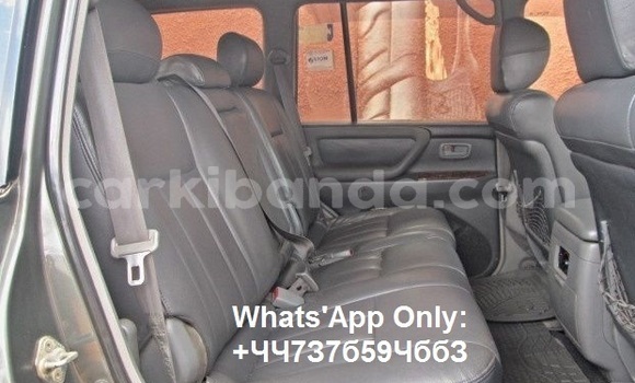 Gura Yakoze Toyota Land Cruiser Silver Imodoka i Kampala mu Uganda Gura Yakoze Toyota Land Cruiser Silver Imodoka i Kampala mu Uganda