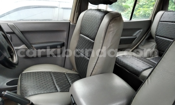 Nunua Ilio tumika Mitsubishi Pajero Beige Gari ndani ya Kampala nchini Uganda Nunua Ilio tumika Mitsubishi Pajero Beige Gari ndani ya Kampala nchini Uganda