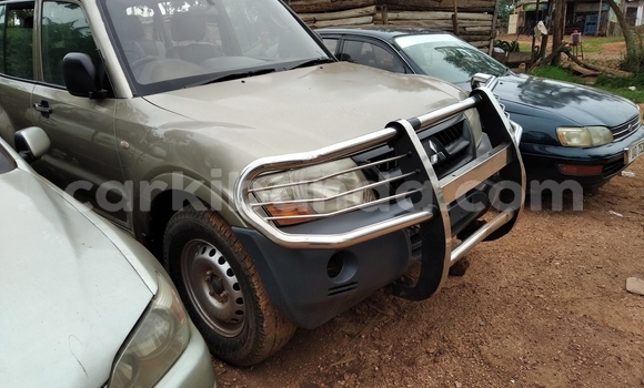 Nunua Ilio tumika Mitsubishi Pajero Beige Gari ndani ya Kampala nchini Uganda Nunua Ilio tumika Mitsubishi Pajero Beige Gari ndani ya Kampala nchini Uganda