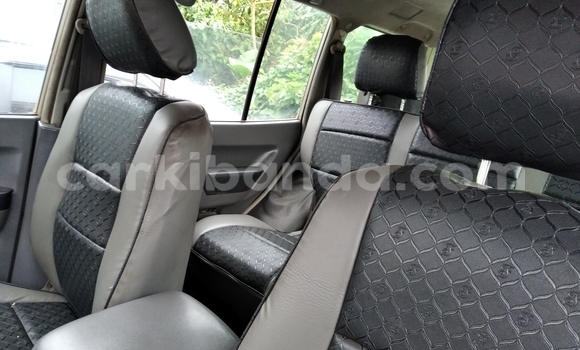 Nunua Ilio tumika Mitsubishi Pajero Beige Gari ndani ya Kampala nchini Uganda Nunua Ilio tumika Mitsubishi Pajero Beige Gari ndani ya Kampala nchini Uganda