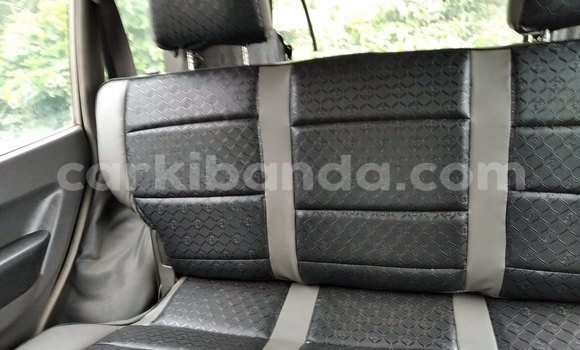 Nunua Ilio tumika Mitsubishi Pajero Beige Gari ndani ya Kampala nchini Uganda Nunua Ilio tumika Mitsubishi Pajero Beige Gari ndani ya Kampala nchini Uganda