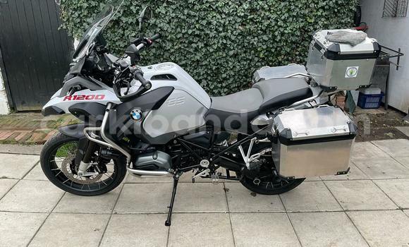 Buy Used BMW R1200GS Adventure Beige Bike in Kampala in Uganda Buy Used BMW R1200GS Adventure Beige Bike in Kampala in Uganda