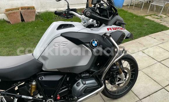 Buy Used BMW R1200GS Adventure Beige Bike in Kampala in Uganda Buy Used BMW R1200GS Adventure Beige Bike in Kampala in Uganda