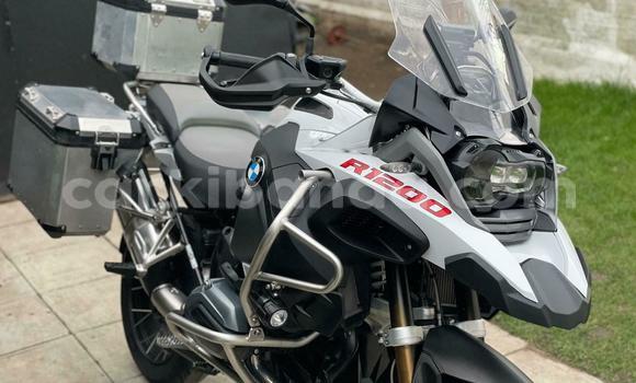 Buy Used BMW R1200GS Adventure Beige Bike in Kampala in Uganda Buy Used BMW R1200GS Adventure Beige Bike in Kampala in Uganda