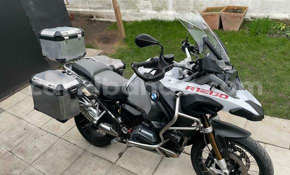 Buy Used BMW R1200GS Adventure Beige Bike in Kampala in Uganda Buy Used BMW R1200GS Adventure Beige Bike in Kampala in Uganda