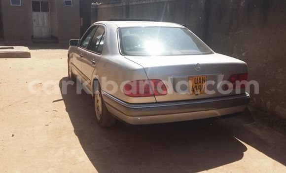 Acheter Occasion Voiture Mercedes‒Benz E–Class Gris à Kampala, Ouganda Acheter Occasion Voiture Mercedes‒Benz E–Class Gris à Kampala, Ouganda