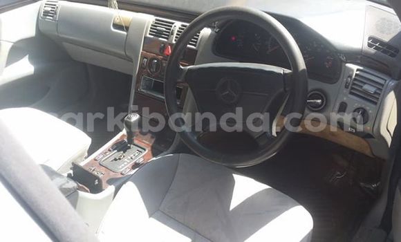 Acheter Occasion Voiture Mercedes‒Benz E–Class Gris à Kampala, Ouganda Acheter Occasion Voiture Mercedes‒Benz E–Class Gris à Kampala, Ouganda
