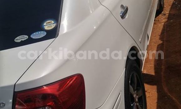Gura Yakoze Toyota Premio White Imodoka i Kampala mu Uganda Gura Yakoze Toyota Premio White Imodoka i Kampala mu Uganda