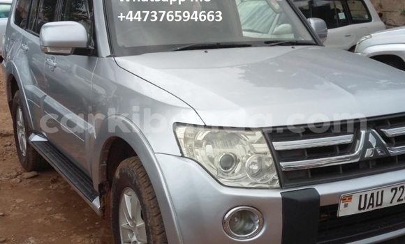 Acheter Occasion Voiture Mitsubishi Pajero Gris à Kampala, Ouganda Acheter Occasion Voiture Mitsubishi Pajero Gris à Kampala, Ouganda