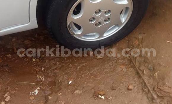 Gura Yakoze Toyota Premio Silver Imodoka i Kampala mu Uganda Gura Yakoze Toyota Premio Silver Imodoka i Kampala mu Uganda