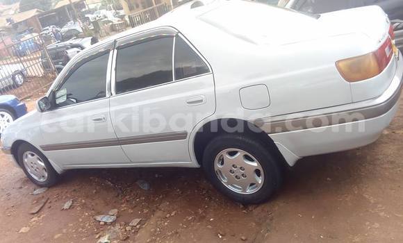 Gura Yakoze Toyota Premio Silver Imodoka i Kampala mu Uganda Gura Yakoze Toyota Premio Silver Imodoka i Kampala mu Uganda