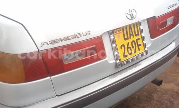 Gura Yakoze Toyota Premio Silver Imodoka i Kampala mu Uganda Gura Yakoze Toyota Premio Silver Imodoka i Kampala mu Uganda