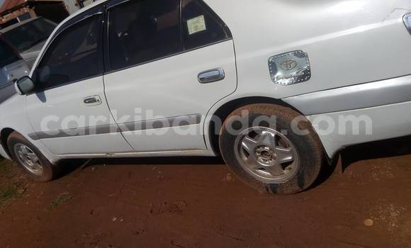 Gura Yakoze Toyota Premio Silver Imodoka i Kampala mu Uganda Gura Yakoze Toyota Premio Silver Imodoka i Kampala mu Uganda