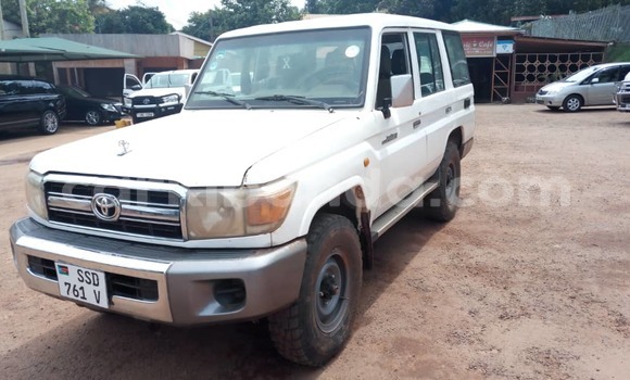 Buy Used Toyota Land Cruiser White Car in Kampala in Uganda Buy Used Toyota Land Cruiser White Car in Kampala in Uganda
