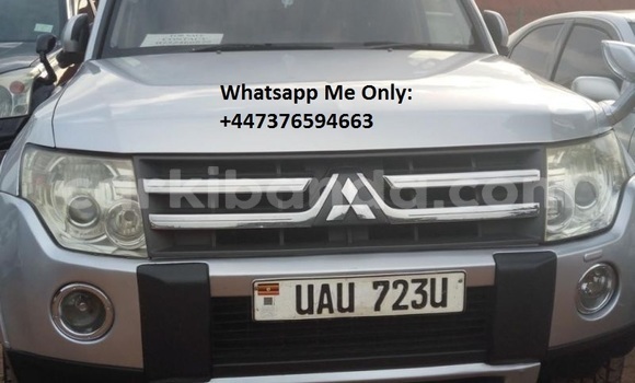 Gura Yakoze Mitsubishi Pajero Silver Imodoka i Kampala mu Uganda