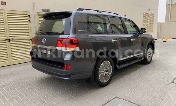 Nunua Ilio tumika Toyota Land Cruiser Nyingine Gari ndani ya Kampala nchini Uganda Nunua Ilio tumika Toyota Land Cruiser Nyingine Gari ndani ya Kampala nchini Uganda