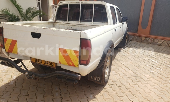 Acheter Occasion Voiture Nissan Hardbody Blanc à Kira, Ouganda