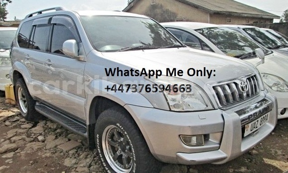 Nunua Ilio tumika Toyota Land Cruiser Prado Fedha Gari ndani ya Kampala nchini Uganda Nunua Ilio tumika Toyota Land Cruiser Prado Fedha Gari ndani ya Kampala nchini Uganda