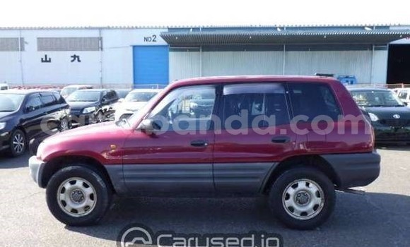 Gura Yakoze Toyota RAV4 Red Imodoka i Kira mu Uganda